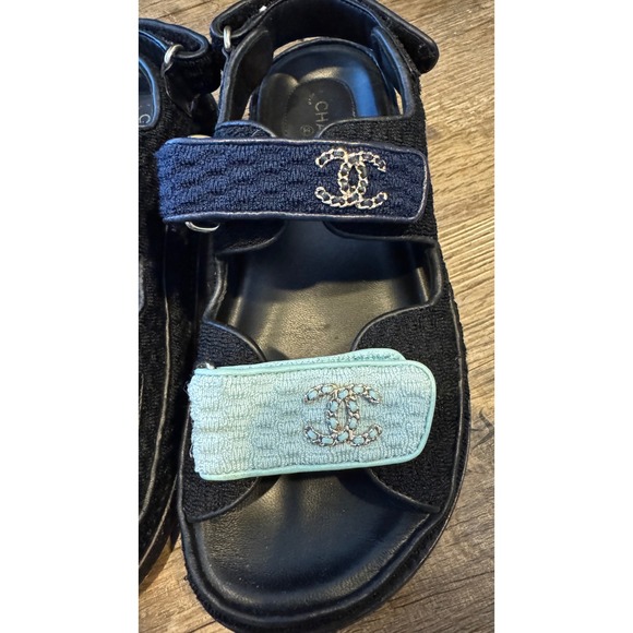 100% Authentic Limited Edition Chanel Sandals CC Logo  Navy Light Blue Size 36.5 - Picture 2 of 7